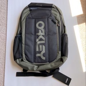 ❌Sold! ❌ Oakley enduro backpack 20L